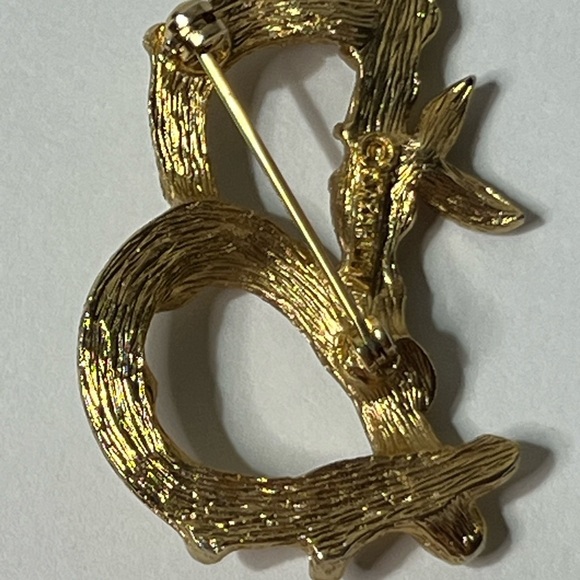 VTG Signed SARAH COV Goldtone Textured Letter B Shape Pin Brooch Leaves Tree - Picture 9 of 9